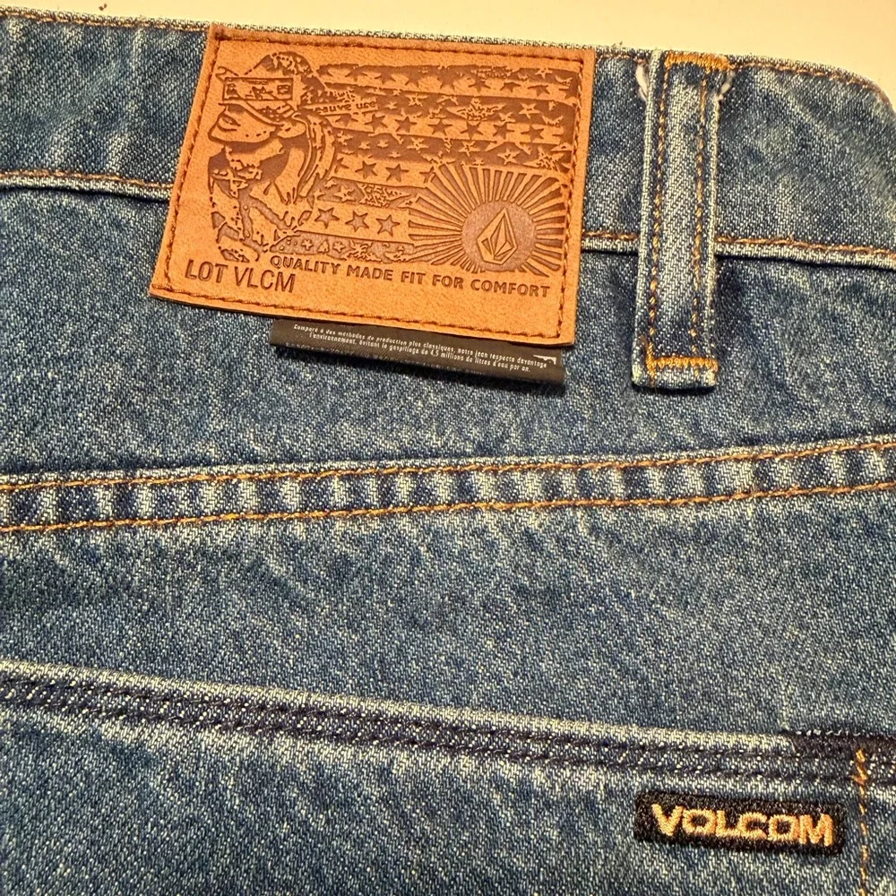 Volcom Relaxed Fit Blue Jeans - Picture 3 of 4